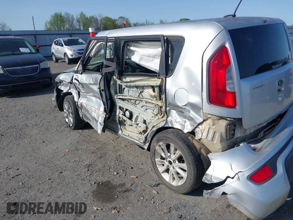 2013 Kia Soul + z VIN KNDJT2A65D7560605, wystawiony jako IAAI lot #41908807 z przebiegiem 186 810 mil mil oraz . Historia ofert i sprzedaży dostępna na DreamBid. Obrazek 13.
