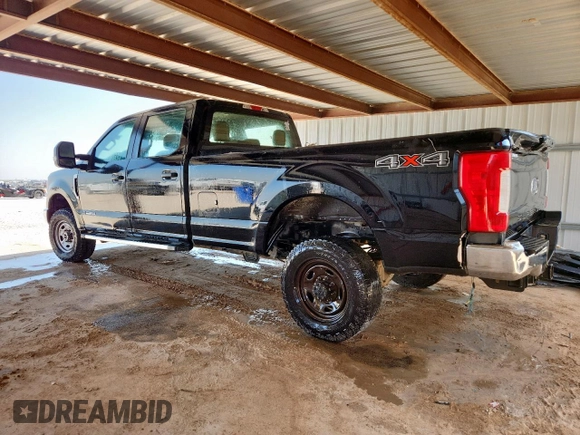 2018 Ford F-350 XL with VIN 1FT8W3BT5JED00101, listed as a Copart auction lot 58048685 with 392,049 mi miles and Clean title. Bid and sale history available at DreamBid. Image 2.