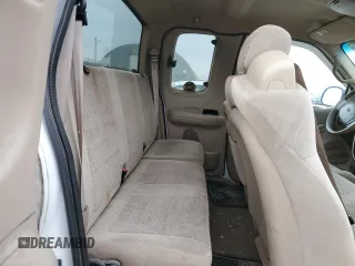 2001 Ford F-150 XL z VIN 1FTRX17W81NA56565, wystawiony jako Copart lot #45876055 z przebiegiem 241 522 mil mil oraz Szkoda całkowita • Salvage title. Historia ofert i sprzedaży dostępna na DreamBid. Obrazek 10.