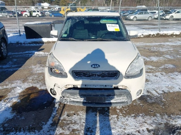 2013 Kia Soul ! with VIN KNDJT2A69D7774822, listed as a IAAI auction lot 41396153 with NaN miles. Bid and sale history available at carsss.com. Image 12.