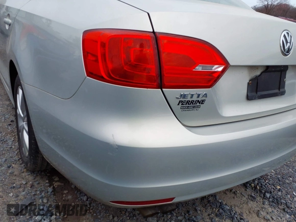 2011 Volkswagen Jetta SE with VIN 3VWDZ7AJ4BM387236, listed as a IAAI auction lot 41875995 with 202,028 mi miles and . Bid and sale history available at DreamBid. Image 14.