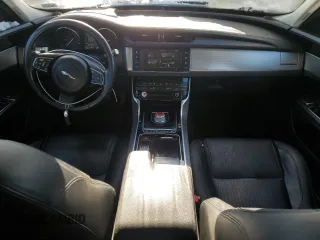2016 Jaguar XF 35t Prestige with VIN SAJBK4BV3GCY21901, listed as a Copart auction lot 87926165 with 140,124 mi miles and Salvage Title. Bid and sale history available at carsss.com. Image 8.