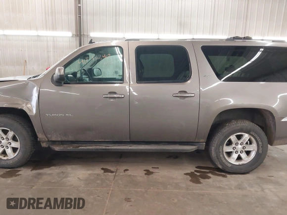 2013 GMC Yukon XL SLT with VIN 1GKS2KE71DR213758, listed as a IAAI auction lot 41713240 with 193,611 mi miles. Bid and sale history available at carsss.com. Image 15.