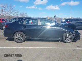 2023 Kia Forte GT-Line z VIN 3KPF54ADXPE580248, wystawiony jako IAAI lot #41601138 z przebiegiem 21 881 mil mil oraz . Historia ofert i sprzedaży dostępna na DreamBid. Obrazek 13.