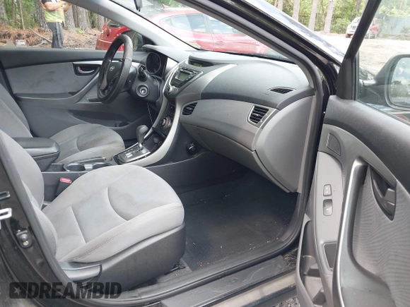 2013 Hyundai Elantra GLS z VIN KMHDH4AE0DU545363, wystawiony jako IAAI lot #42281675 z przebiegiem 129 249 mil mil oraz . Historia ofert i sprzedaży dostępna na DreamBid. Obrazek 5.