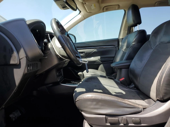2020 Mitsubishi Outlander SE with VIN JA4AD3A33LZ046810, listed as a Copart auction lot 57173045 with 167,954 mi miles and Salvage title. Bid and sale history available at DreamBid. Image 7.