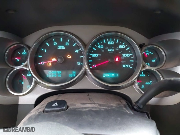2014 Chevrolet Silverado 2500HD LT with VIN 1GC1KXC83EF101093, listed as a IAAI auction lot 41368673 with 286,280 mi miles. Bid and sale history available at carsss.com. Image 7.