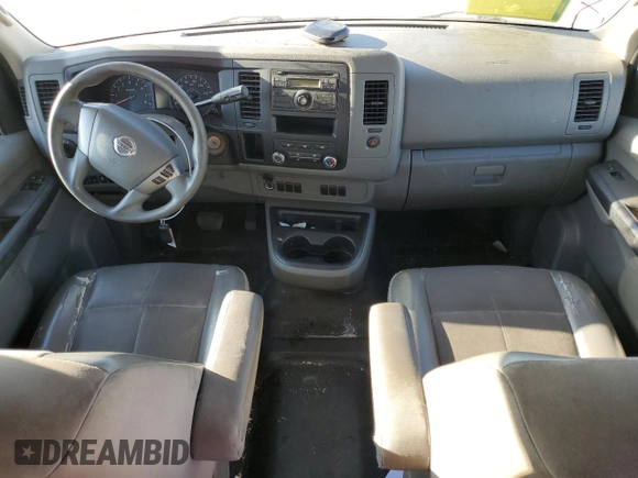 2016 Nissan NV S z VIN 5BZBF0AAXGN852562, wystawiony jako Copart lot #72260334 z przebiegiem 131 898 mil mil oraz Szkoda całkowita • Salvage title. Historia ofert i sprzedaży dostępna na DreamBid. Obrazek 8.