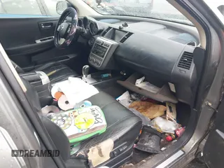 2006 Nissan Murano SL z VIN JN8AZ08TX6W409710, wystawiony jako IAAI lot #41899720 z przebiegiem 182 303 mil mil oraz . Historia ofert i sprzedaży dostępna na DreamBid. Obrazek 5.