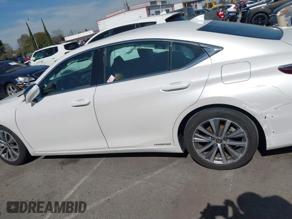 2021 Lexus ES with VIN 58ACA1C13MU005619, listed as a IAAI auction lot 41637656 with 44,165 mi miles. Bid and sale history available at carsss.com. Image 14.