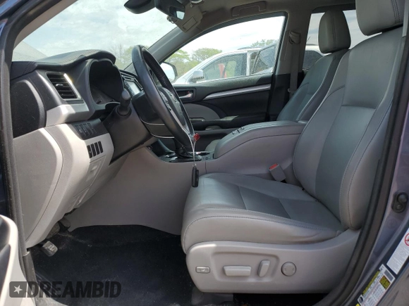 2017 Toyota Highlander XLE with VIN 5TDJZRFH5HS518593, listed as a Copart auction lot 56693565 with 97,686 mi miles and Salvage title. Bid and sale history available at DreamBid. Image 7.