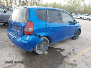 2008 Honda Fit z VIN JHMGD38498S043827, wystawiony jako IAAI lot #41990363 z przebiegiem 301 405 mil mil oraz . Historia ofert i sprzedaży dostępna na DreamBid. Obrazek 4.