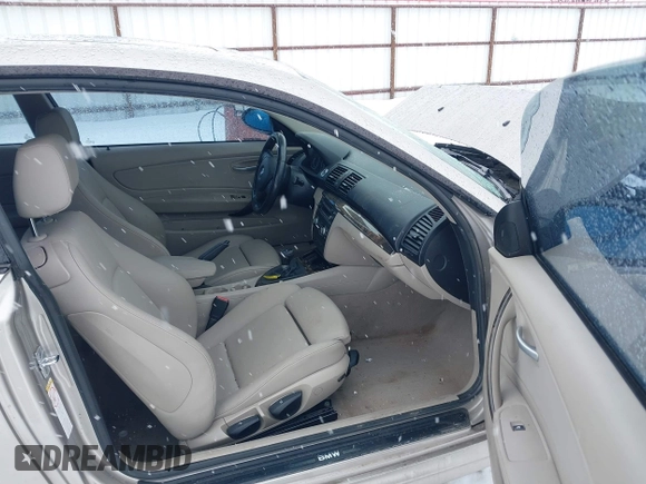 2008 BMW 1 Series 135i with VIN WBAUC73558VF22727, listed as a IAAI auction lot 41590354 with 81,362 mi miles. Bid and sale history available at carsss.com. Image 5.