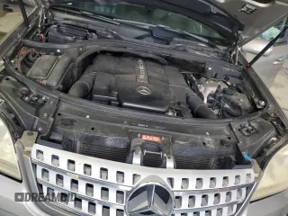 2006 Mercedes-Benz M 500 z VIN 4JGBB75EX6A043551, wystawiony jako Copart lot #55937265 z przebiegiem 120 923 mil mil oraz Szkoda całkowita • Salvage title. Historia ofert i sprzedaży dostępna na DreamBid. Obrazek 12.