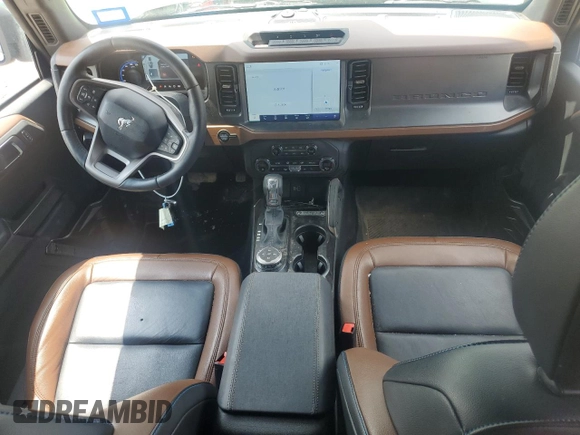 2024 Ford Bronco Outer Banks z VIN 1FMEE8BP9RLA50791, wystawiony jako Copart lot #55219925 z przebiegiem 27 910 mil mil oraz Szkoda całkowita • Salvage title. Historia ofert i sprzedaży dostępna na DreamBid. Obrazek 8.