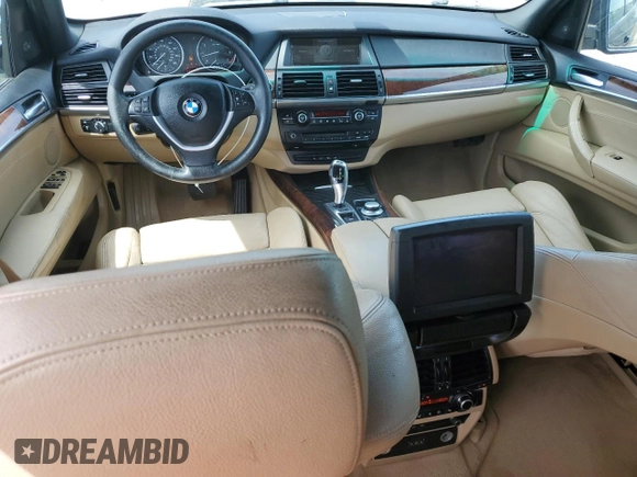 2007 BMW X5 4.8i z VIN 4USFE83537LY64075, wystawiony jako Copart lot #56922745 z przebiegiem 121 828 mil mil oraz Czysty tytuł • Clean title. Historia ofert i sprzedaży dostępna na DreamBid. Obrazek 8.