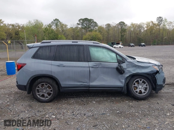 2024 Honda Passport TrailSport with VIN 5FNYF8H6XRB017735, listed as a IAAI auction lot 41931822 with 20,815 mi miles and . Bid and sale history available at DreamBid. Image 13.