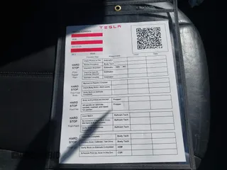 2015 Tesla Model S 85D z VIN 5YJSA1E24FF114180, wystawiony jako IAAI lot #41832583 z przebiegiem 152 008 mil mil oraz . Historia ofert i sprzedaży dostępna na DreamBid. Obrazek 19.