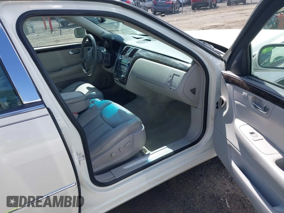 2010 Cadillac DTS 1SC z VIN 1G6KD5EY0AU114294, wystawiony jako IAAI lot #42046408 z przebiegiem 119 142 mil mil oraz . Historia ofert i sprzedaży dostępna na DreamBid. Obrazek 5.