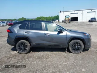 2024 Toyota RAV4 Hybrid XSE z VIN JTME6RFV5RD554443, wystawiony jako IAAI lot #42531459 z przebiegiem Nie podano mil oraz . Historia ofert i sprzedaży dostępna na DreamBid. Obrazek 14.
