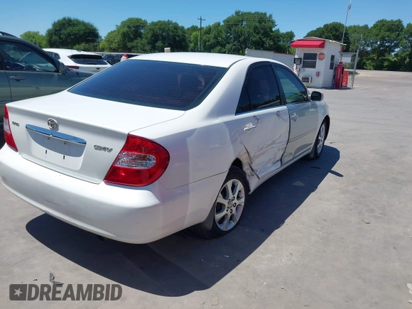 2004 Toyota Camry LE with VIN JTDBE32K840277463, listed as a IAAI auction lot 42080523 with 139,558 mi miles. Bid and sale history available at carsss.com. Image 4.
