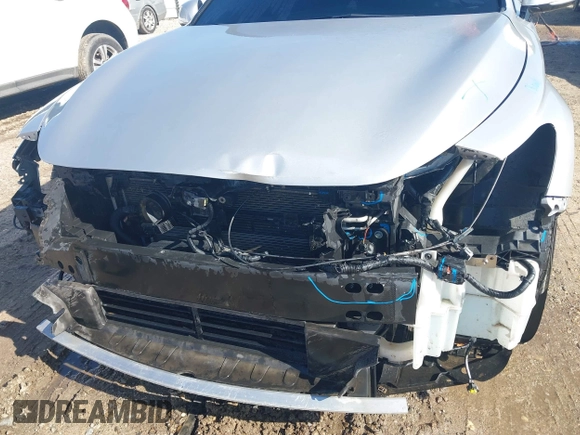 2018 Infiniti Q60 Luxe with VIN JN1EV7EK2JM340015, listed as a IAAI auction lot 41240379 with 115,040 mi miles and . Bid and sale history available at carsss.com. Image 6.