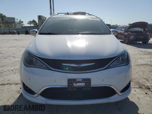 2018 Chrysler Pacifica Limited with VIN 2C4RC1GG0JR259957, listed as a Copart auction lot 66888725 with 131,371 mi miles and Clean title. Bid and sale history available at DreamBid. Image 5.