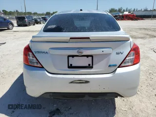 2015 Nissan Versa SV z VIN 3N1CN7AP4FL835049, wystawiony jako Copart lot #56591975 z przebiegiem 153 724 mil mil oraz Szkoda całkowita • Salvage title. Historia ofert i sprzedaży dostępna na DreamBid. Obrazek 6.