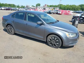 2014 Volkswagen Jetta SE z VIN 3VWD17AJ5EM260541, wystawiony jako IAAI lot #42404890 z przebiegiem 138 924 mil mil oraz . Historia ofert i sprzedaży dostępna na DreamBid. Obrazek 1.