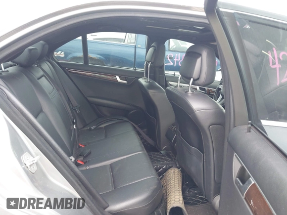 2013 Mercedes-Benz C 300 Sport с VIN WDDGF8AB1DR256425, выставлен на аукционе IAAI как лот 42560342 с пробегом 119 440 миль миль и . История ставок и продаж доступна на DreamBid. Изображение 8.