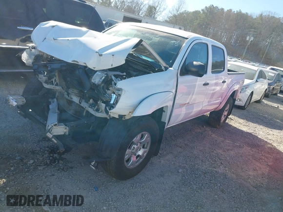 2014 Toyota Tacoma with VIN 5TFLU4EN1EX103052, listed as a IAAI auction lot 41653270 with 121,656 mi miles. Bid and sale history available at carsss.com. Image 17.