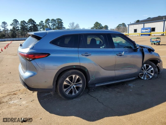 2021 Toyota Highlander XLE with VIN 5TDGZRAH1MS085088, listed as a Copart auction lot 46944205 with 69,506 mi miles and Salvage Title. Bid and sale history available at carsss.com. Image 3.