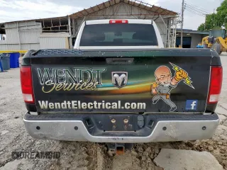 2018 Ram 2500 Tradesman z VIN 3C6UR4CL4JG104872, wystawiony jako Copart lot #56562015 z przebiegiem 198 256 mil mil oraz Szkoda całkowita • Salvage title. Historia ofert i sprzedaży dostępna na DreamBid. Obrazek 6.