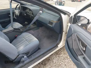 1990 Ford Thunderbird z VIN 1FAPP604XLH213209, wystawiony jako IAAI lot #42367380 z przebiegiem 33 382 mil mil oraz . Historia ofert i sprzedaży dostępna na DreamBid. Obrazek 5.