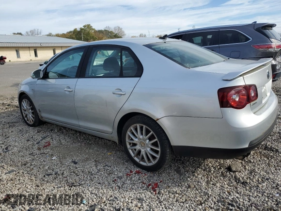 2008 Volkswagen Jetta Wolfsburg Edition z VIN 3VWRJ71K98M189900, wystawiony jako Copart lot #77866404 z przebiegiem 143 209 mil mil oraz Czysty tytuł • Clean title. Historia ofert i sprzedaży dostępna na DreamBid. Obrazek 2.