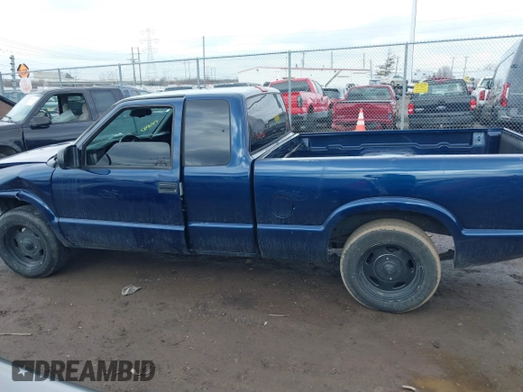 2000 Chevrolet S-10 LS with VIN 1GCCS19WXY8242120, listed as a IAAI auction lot 41675109 with 196,408 mi miles. Bid and sale history available at carsss.com. Image 14.