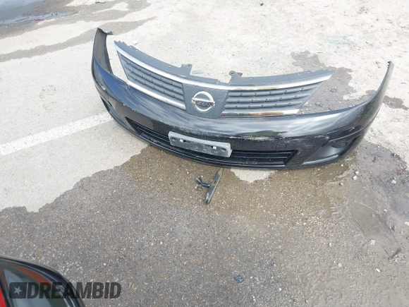 2008 Nissan Versa S z VIN 3N1BC11EX8L446772, wystawiony jako IAAI lot #41824455 z przebiegiem 145 793 mil mil oraz . Historia ofert i sprzedaży dostępna na DreamBid. Obrazek 12.