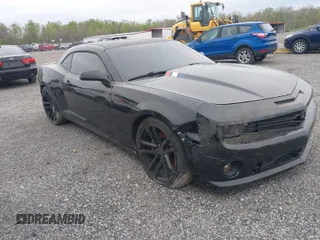 2010 Chevrolet Camaro 2SS z VIN 2G1FK1EJ9A9137692, wystawiony jako IAAI lot #42085420 z przebiegiem 169 665 mil mil oraz . Historia ofert i sprzedaży dostępna na DreamBid. Obrazek 1.