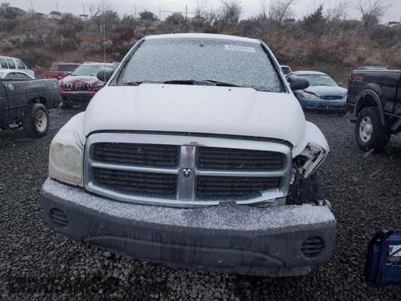 2005 Dodge Durango SXT with VIN 1D4HD38K15F541614, listed as a Copart auction lot 84234524 with 135,588 mi miles and Salvage title. Bid and sale history available at DreamBid. Image 5.