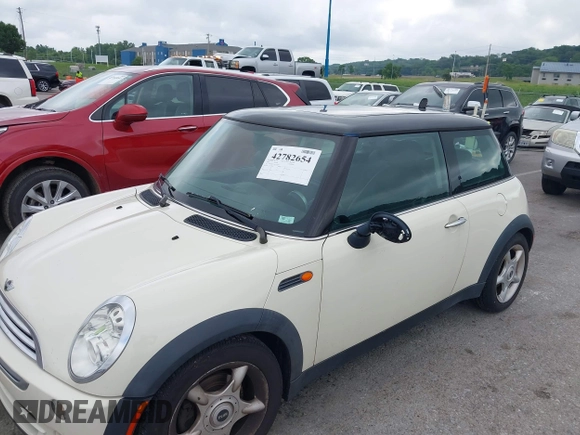 2006 MINI Hardtop with VIN WMWRC33566TK73763, listed as a IAAI auction lot 42782654 with 103,751 mi miles and . Bid and sale history available at DreamBid. Image 6.