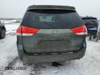 2013 Toyota Sienna XLE z VIN 5TDDK3DC1DS054184, wystawiony jako Copart lot #44821285 z przebiegiem 214 218 mil mil oraz Nie do naprawy • Non repairable. Historia ofert i sprzedaży dostępna na DreamBid. Obrazek 6.