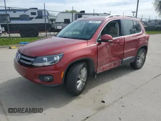 2013 Volkswagen Tiguan SE z VIN WVGBV3AX5DW088677, wystawiony jako Copart lot #50056245 z przebiegiem 167 070 mil mil oraz Szkoda całkowita • Salvage title. Historia ofert i sprzedaży dostępna na DreamBid. Obrazek 1.