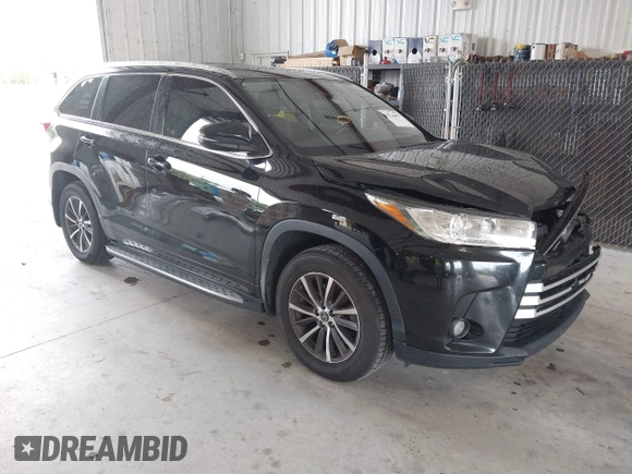 2018 Toyota Highlander SE z VIN 5TDJZRFH5JS532919, wystawiony jako IAAI lot #42246687 z przebiegiem 190 890 mil mil oraz . Historia ofert i sprzedaży dostępna na DreamBid. Obrazek 1.