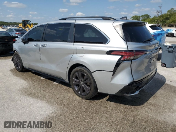 2022 Toyota Sienna XSE with VIN 5TDXRKEC9NS133380, listed as a Copart auction lot 43124635 with 31,600 mi miles and Non repairable. Bid and sale history available at DreamBid. Image 2.