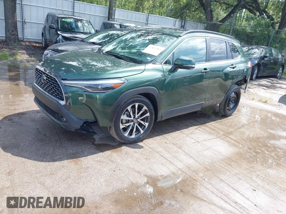 2023 Toyota Corolla Cross XLE z VIN 7MUDAABG1PV075110, wystawiony jako IAAI lot #42802303 z przebiegiem 41 869 mil mil oraz . Historia ofert i sprzedaży dostępna na DreamBid. Obrazek 2.
