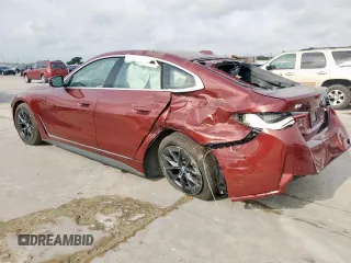 2024 BMW i4 eDrive35 z VIN WBY43AW06RFR52113, wystawiony jako Copart lot #54506065 z przebiegiem 21 588 mil mil oraz Tytuł czysty. Historia ofert i sprzedaży dostępna na DreamBid. Obrazek 2.