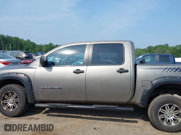 2006 Nissan Titan SE z VIN 1N6BA07B56N504064, wystawiony jako IAAI lot #42479075 z przebiegiem 156 983 mil mil oraz . Historia ofert i sprzedaży dostępna na DreamBid. Obrazek 14.