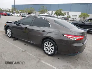 2019 Toyota Camry LE z VIN 4T1B11HK7KU702244, wystawiony jako IAAI lot #42073380 z przebiegiem 72 602 mil mil oraz . Historia ofert i sprzedaży dostępna na DreamBid. Obrazek 3.