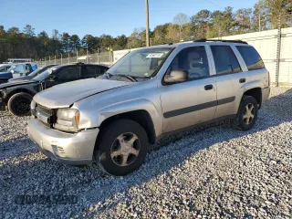2005 Chevrolet TrailBlazer LS with VIN 1GNDS13S452277929, listed as a Copart auction lot 50560115 with 243,205 mi miles and Salvage Title. Bid and sale history available at DreamBid. Image 1.