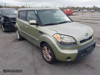 2011 Kia Soul + with VIN KNDJT2A25B7235950, listed as a IAAI auction lot 41378923 with 191,116 mi miles. Bid and sale history available at carsss.com. Image 1.